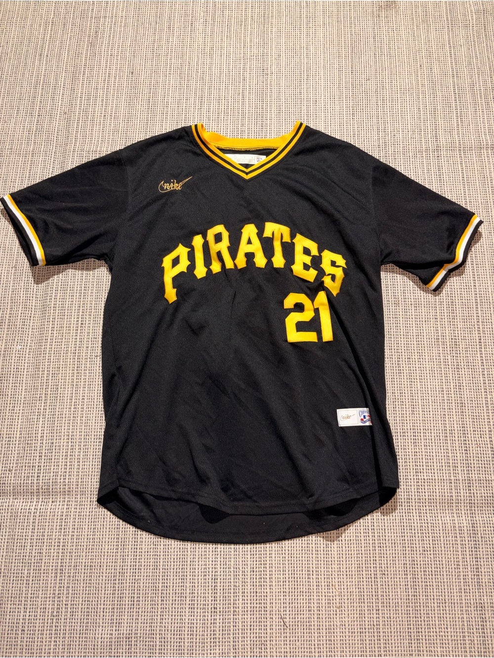 NIKE Men's Roberto Clemente #21 Pittsburgh Pirates Cooperstown Jersey Size L